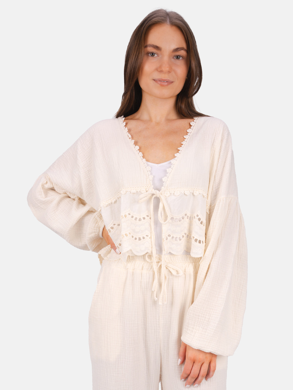 Musselin Bluse mit Lockstickerei zum Binden - Laura