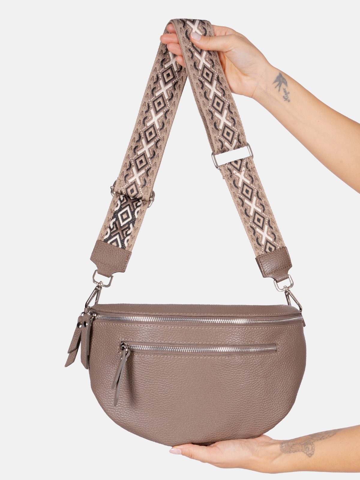 Große Crossbody Umhängetasche mit 2 Zipper aus 100% Leder - dark taupe - Ella