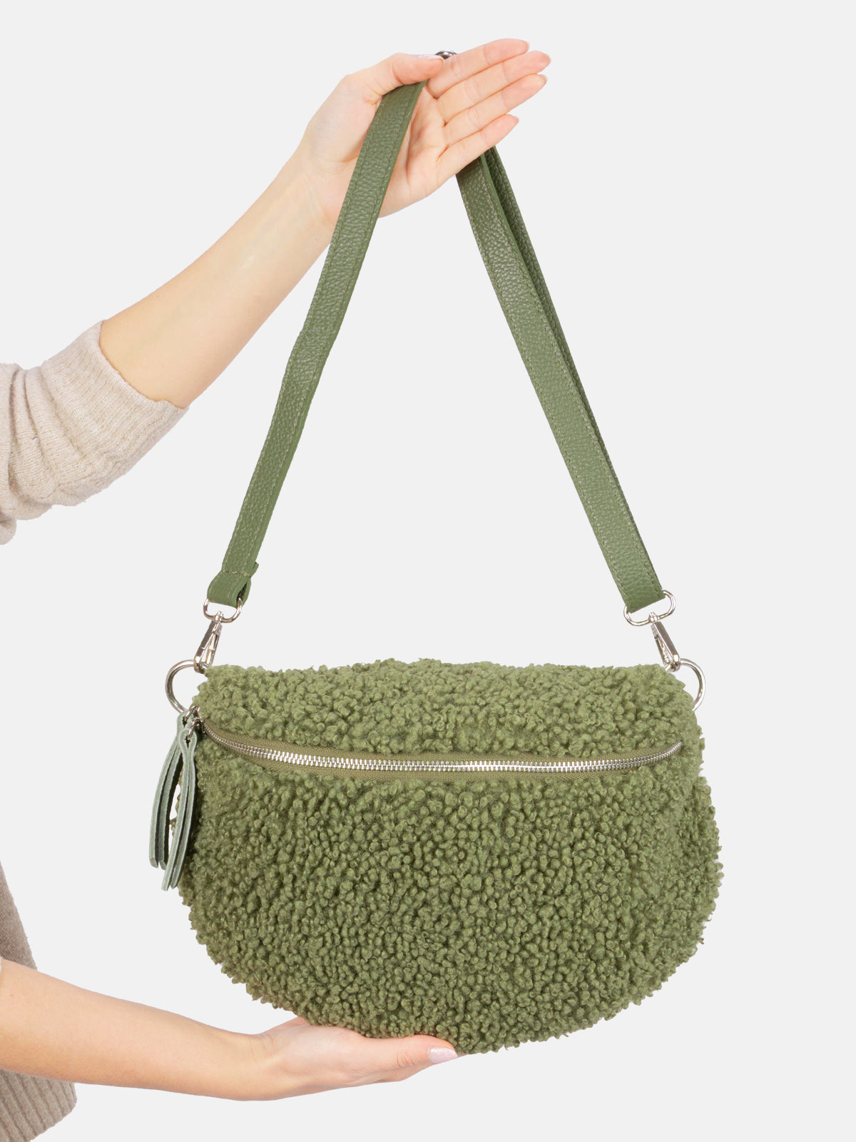 Stofftasche Crossbody Bag Size L - olivgrün - Fluffy