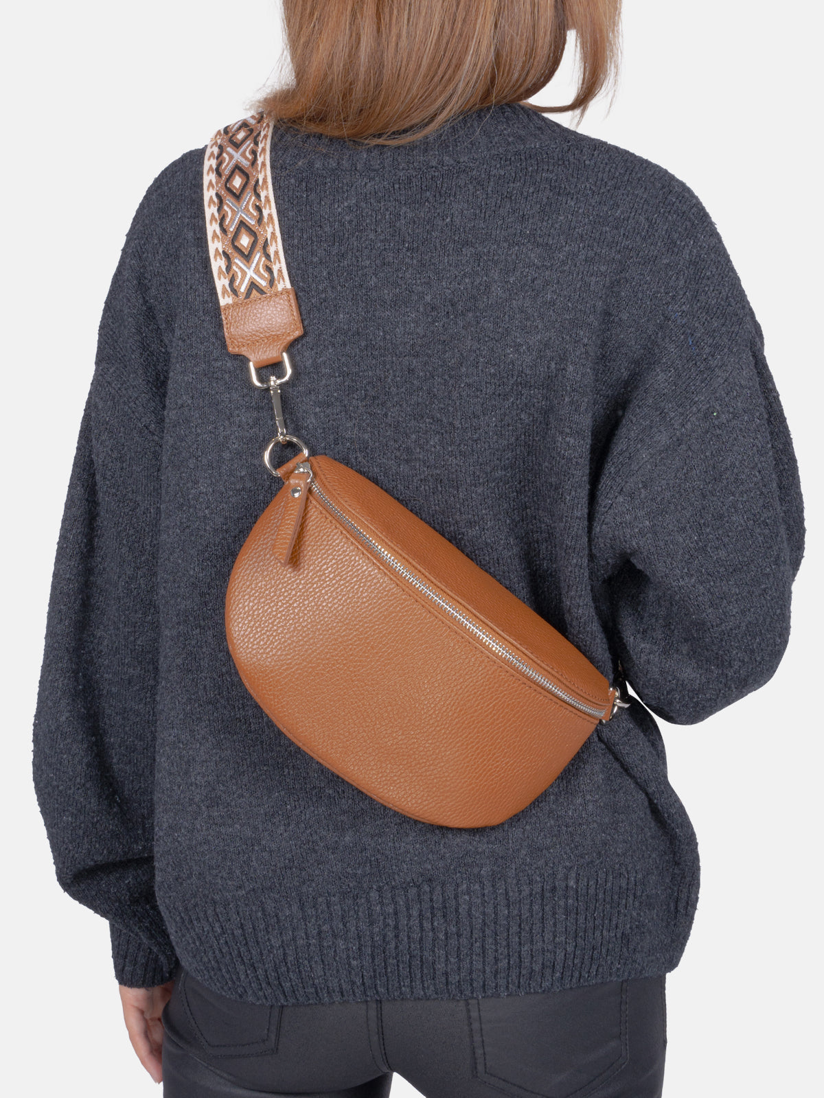 Mittelgroße Crossbody Gürteltasche aus 100% Leder - cognac - Helen