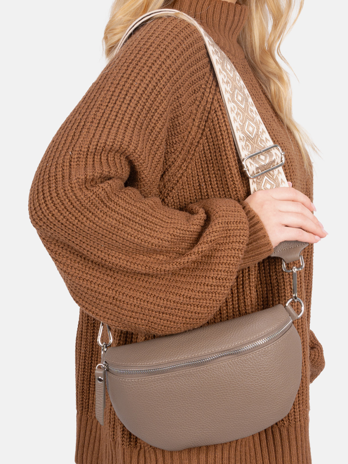 Mittelgroße Crossbody Gürteltasche aus 100% Leder - dark taupe - Helen