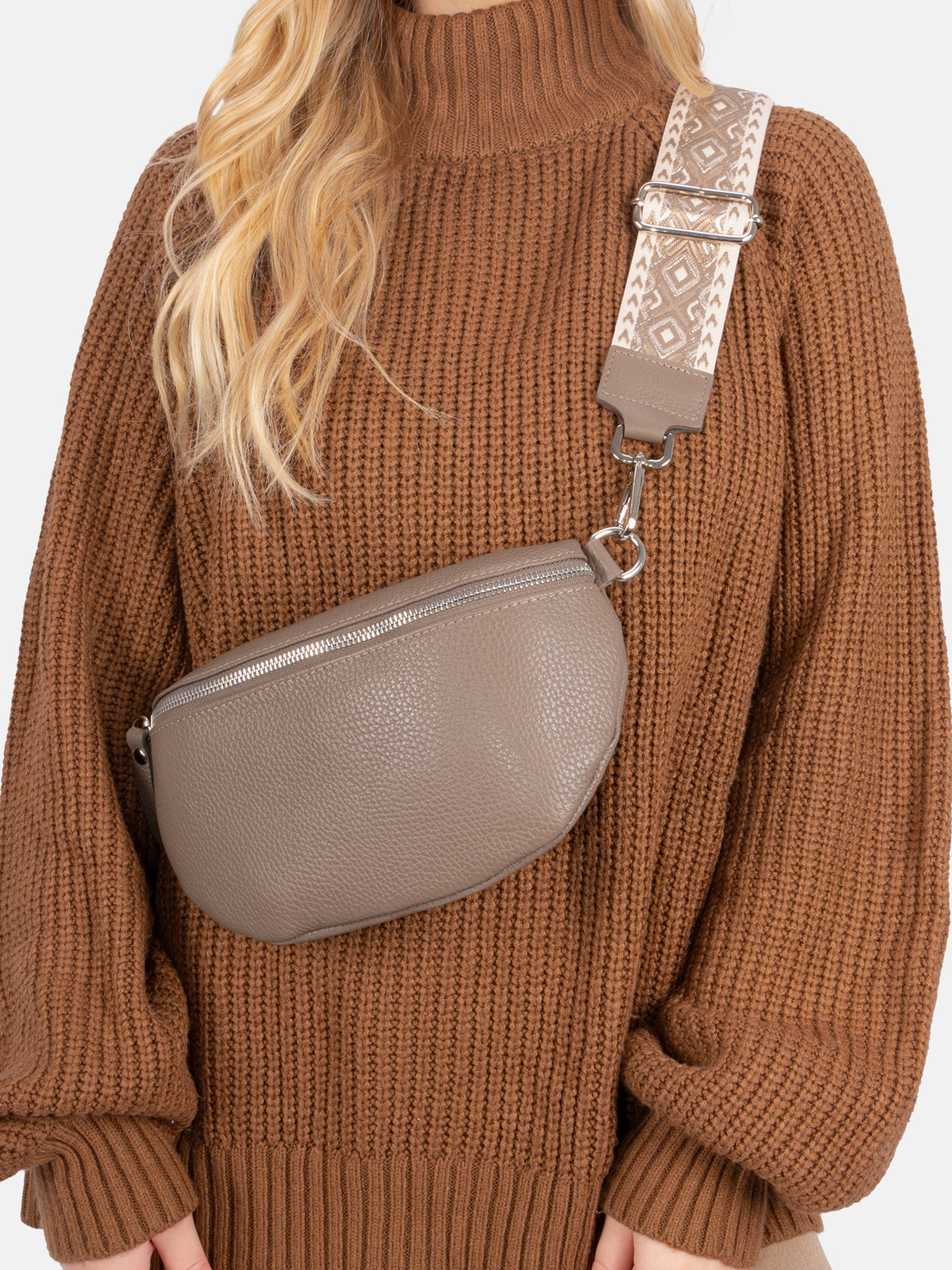 Mittelgroße Crossbody Gürteltasche aus 100% Leder - dark taupe - Helen