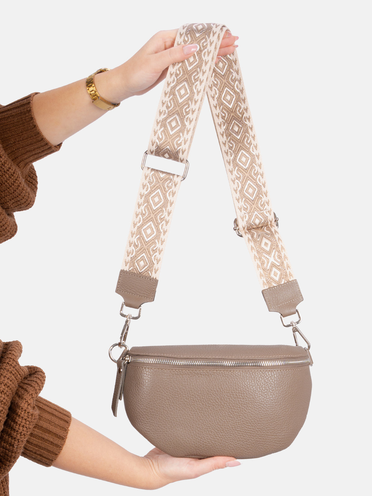 Mittelgroße Crossbody Gürteltasche aus 100% Leder - dark taupe - Helen
