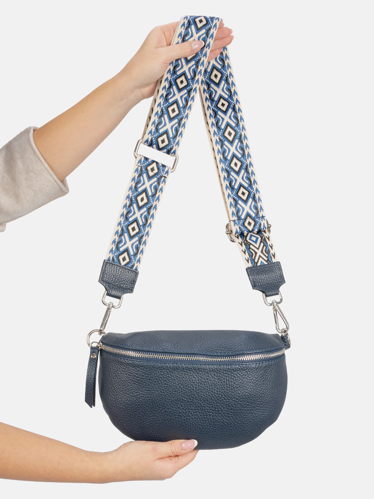Mittelgroße Crossbody Gürteltasche aus 100% Leder - marineblau - Helen