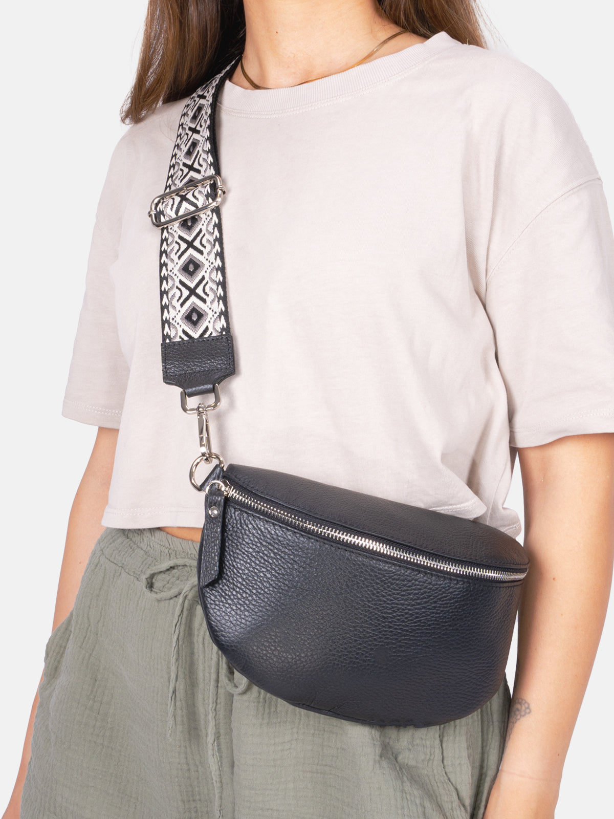 Mittelgroße Crossbody Gürteltasche aus 100% Leder - schwarz 2 - Helen BB