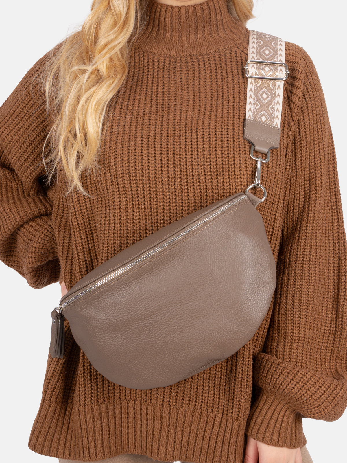 Große Crossbody Gürteltasche aus 100% Leder - dark taupe - Jaime