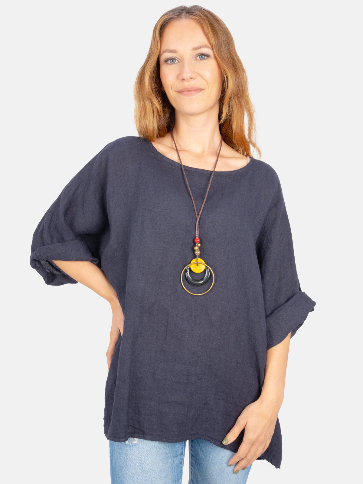 Kurze Leinenbluse mit U Boot Kragen und Kette - Lina