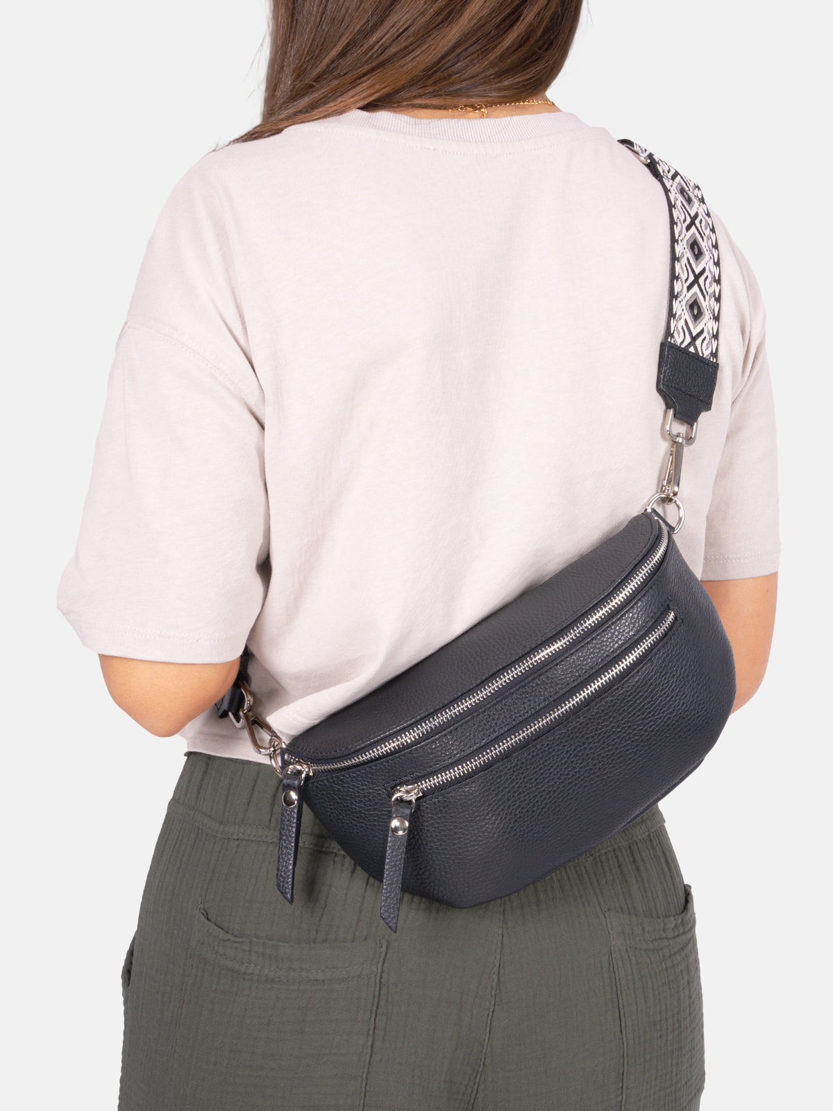 Mittelgroße Crossbody Umhängetasche mit 2 Zipper aus 100% Leder - schwarz 2 - Pia BB