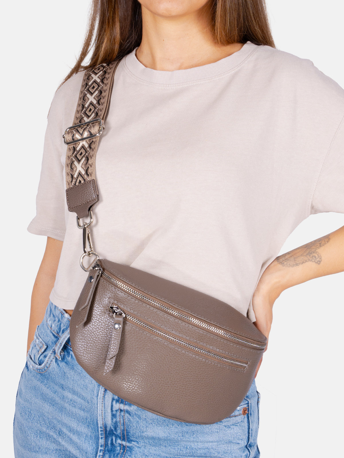 Mittelgroße Crossbody Umhängetasche mit 2 Zipper aus 100% Leder - dark taupe - Pia