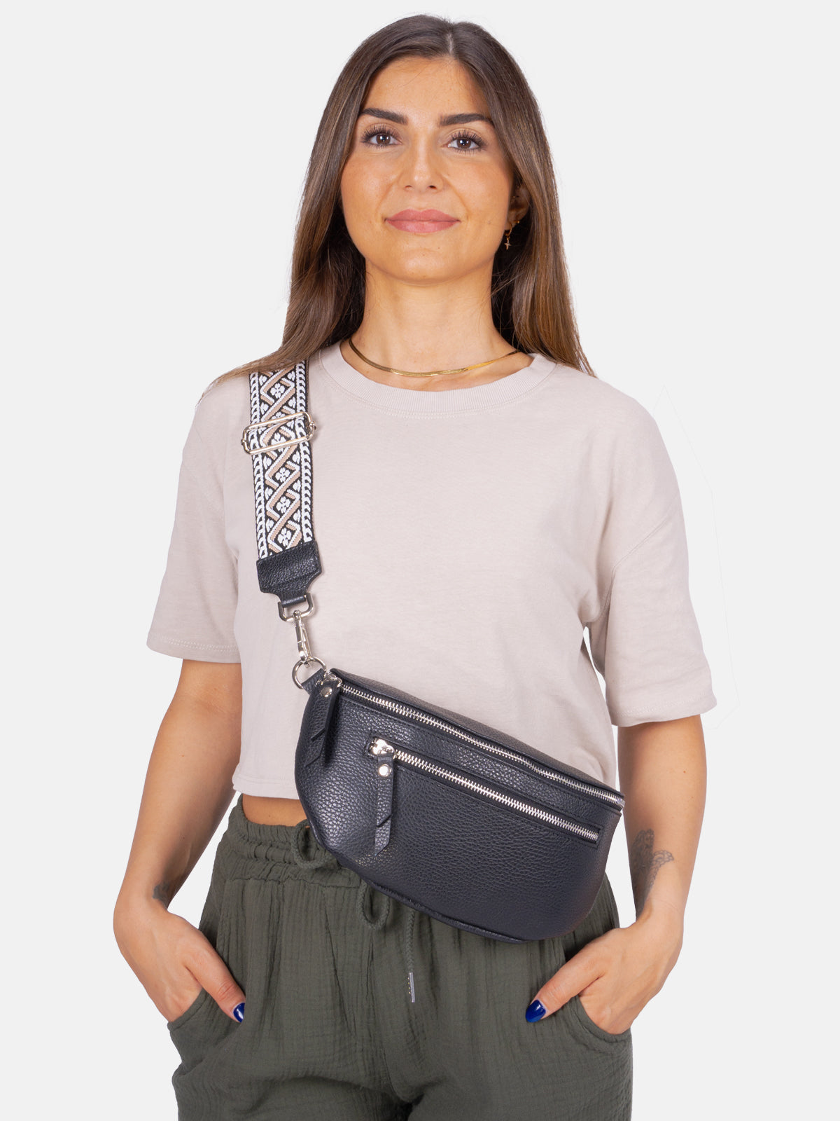 Mittelgroße Crossbody Umhängetasche mit 2 Zipper aus 100% Leder - schwarz - Pia AA