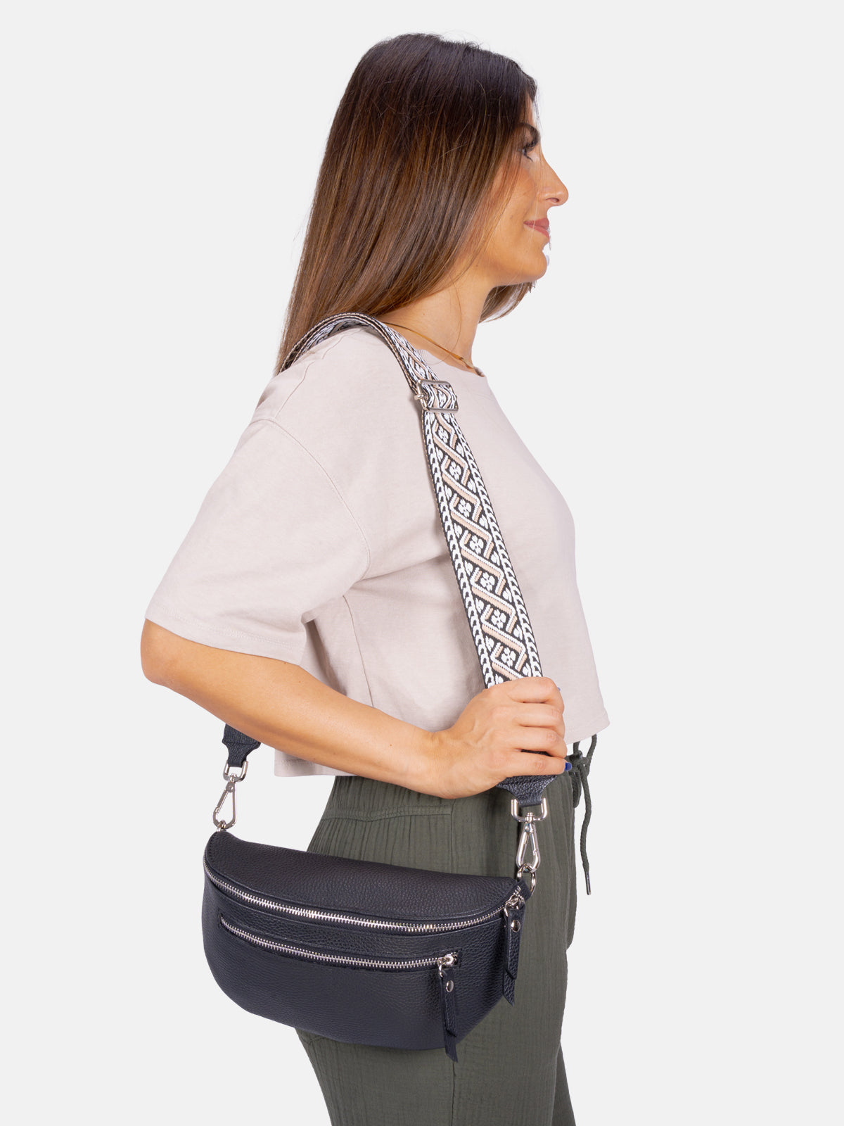 Mittelgroße Crossbody Umhängetasche mit 2 Zipper aus 100% Leder - schwarz - Pia AA