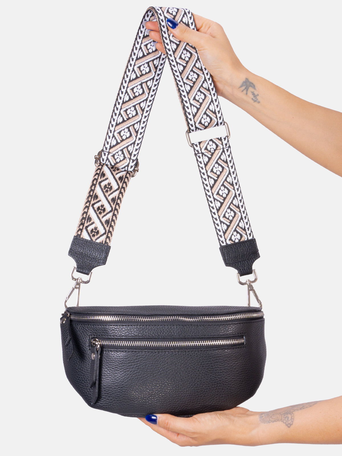 Mittelgroße Crossbody Umhängetasche mit 2 Zipper aus 100% Leder - schwarz - Pia AA