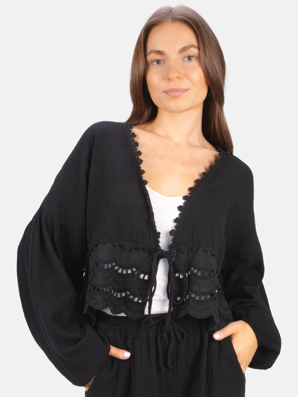 Musselin Bluse mit Lockstickerei zum Binden - Laura