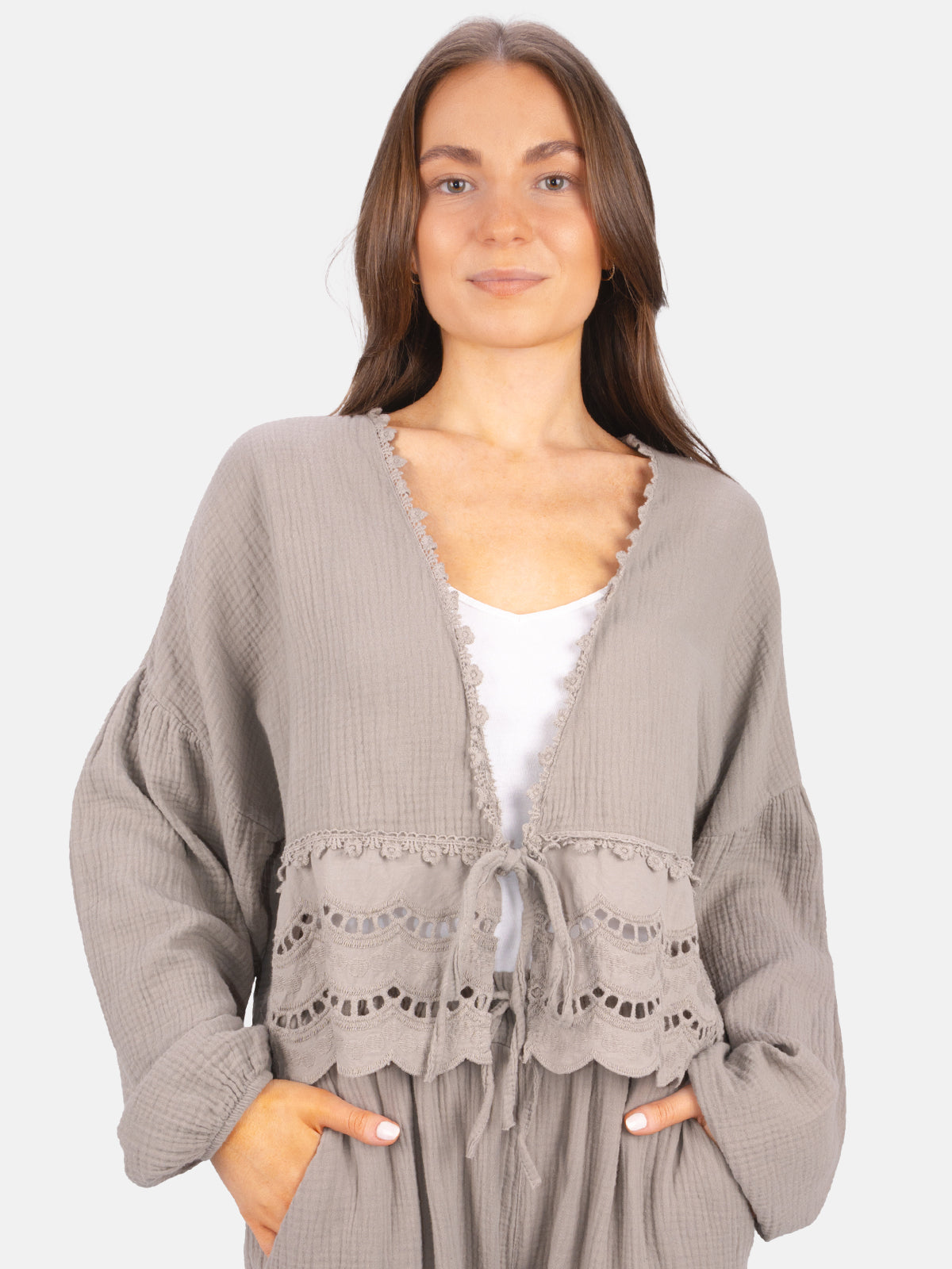 Musselin Bluse mit Lockstickerei zum Binden - Laura