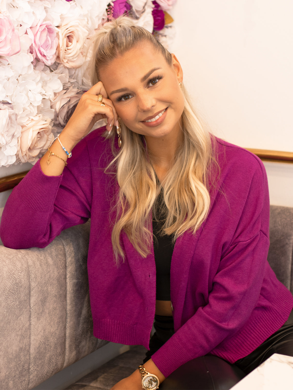 Kurzer Cardigan mit Knopfverschluss - mehrere Farben - Perla