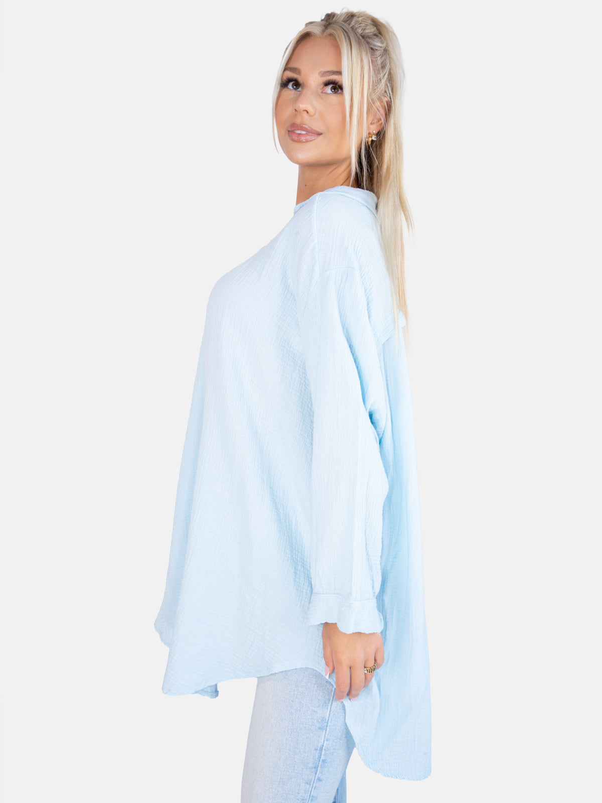 Lange Musselin Hemdbluse mit Knöpfen - hellblau - Becka