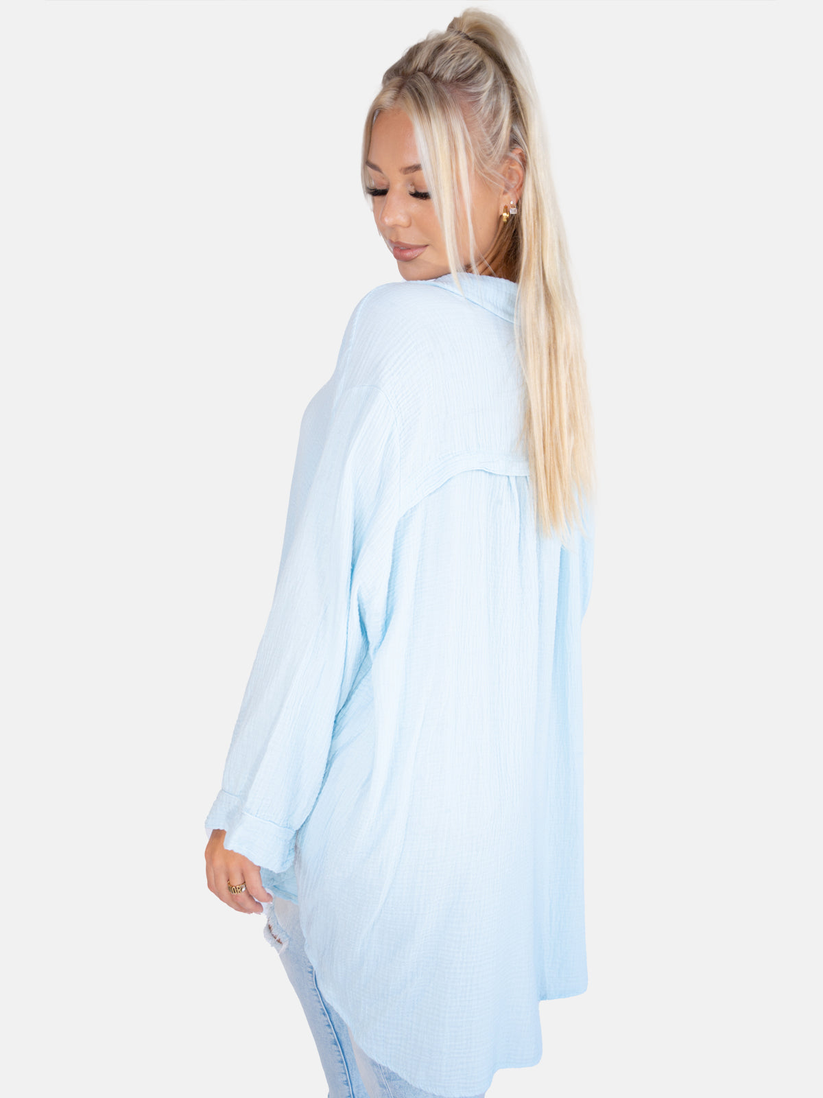 Lange Musselin Hemdbluse mit Knöpfen - hellblau - Becka