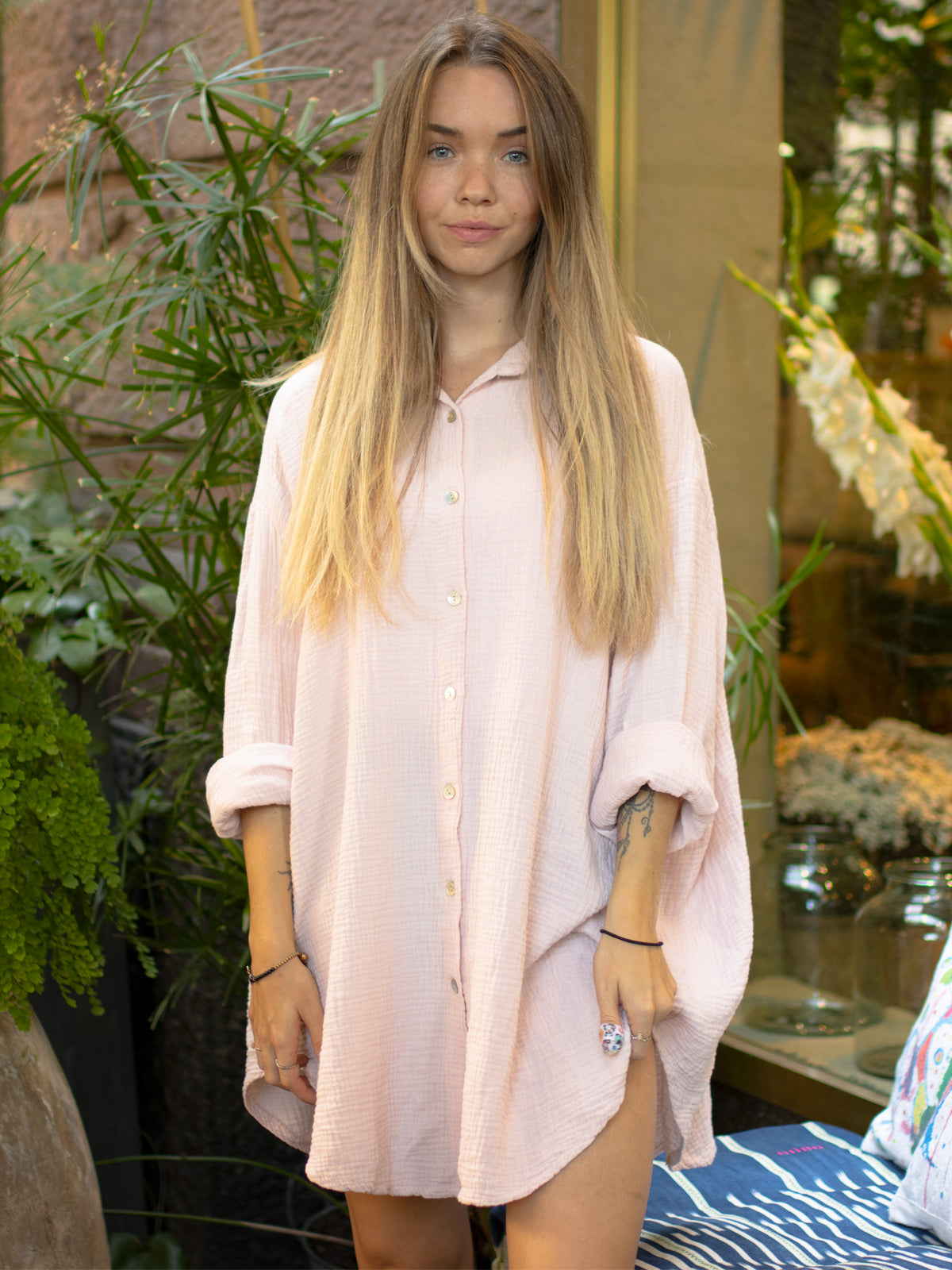 Lange Musselin Hemdbluse mit Knöpfen - rosa - Becka