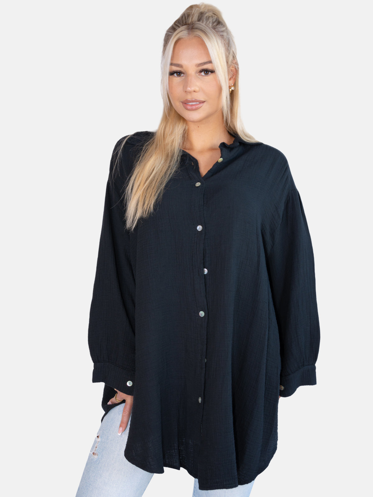 Lange Musselin Hemdbluse mit Knöpfen - schwarz - Becka