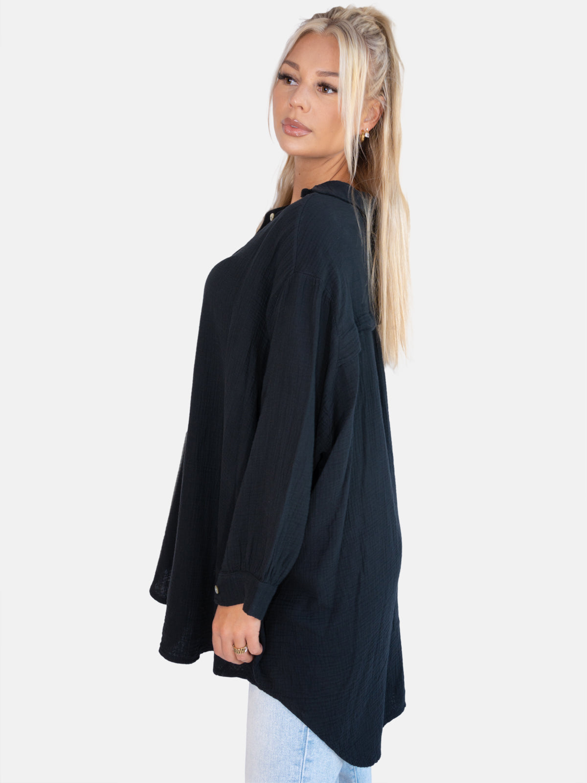 Lange Musselin Hemdbluse mit Knöpfen - schwarz - Becka