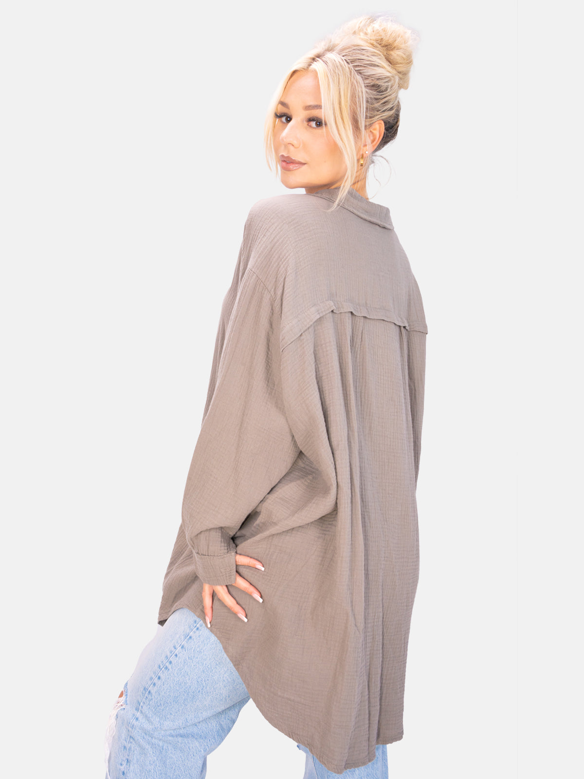 Lange Musselin Hemdbluse mit Knöpfen - taupe - Becka