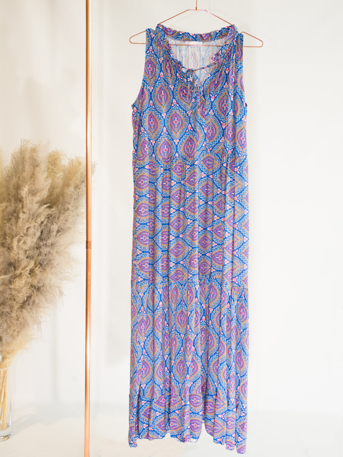 Langes, ärmelloses Kleid mit Boho Muster - blau lila - Berna