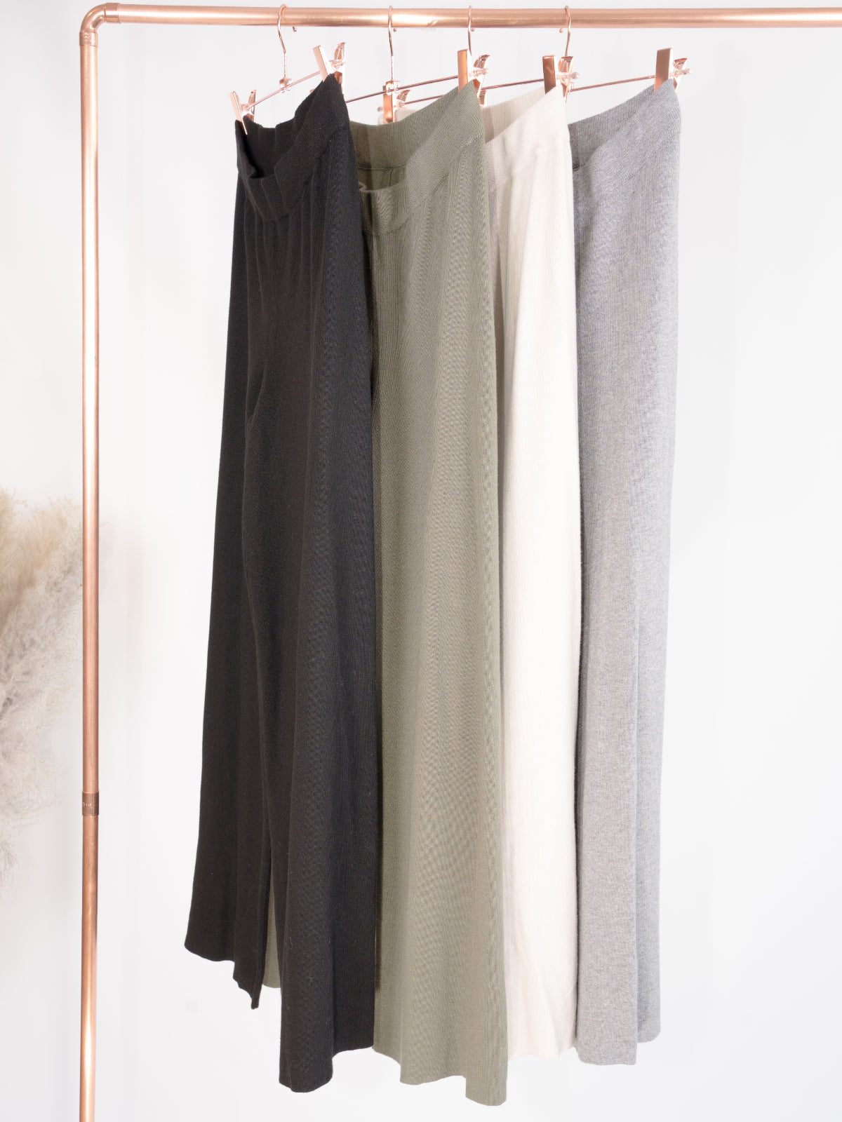 Lange lässige Hose mit ausgestelltem Bein - mehrere Farben - Lucia