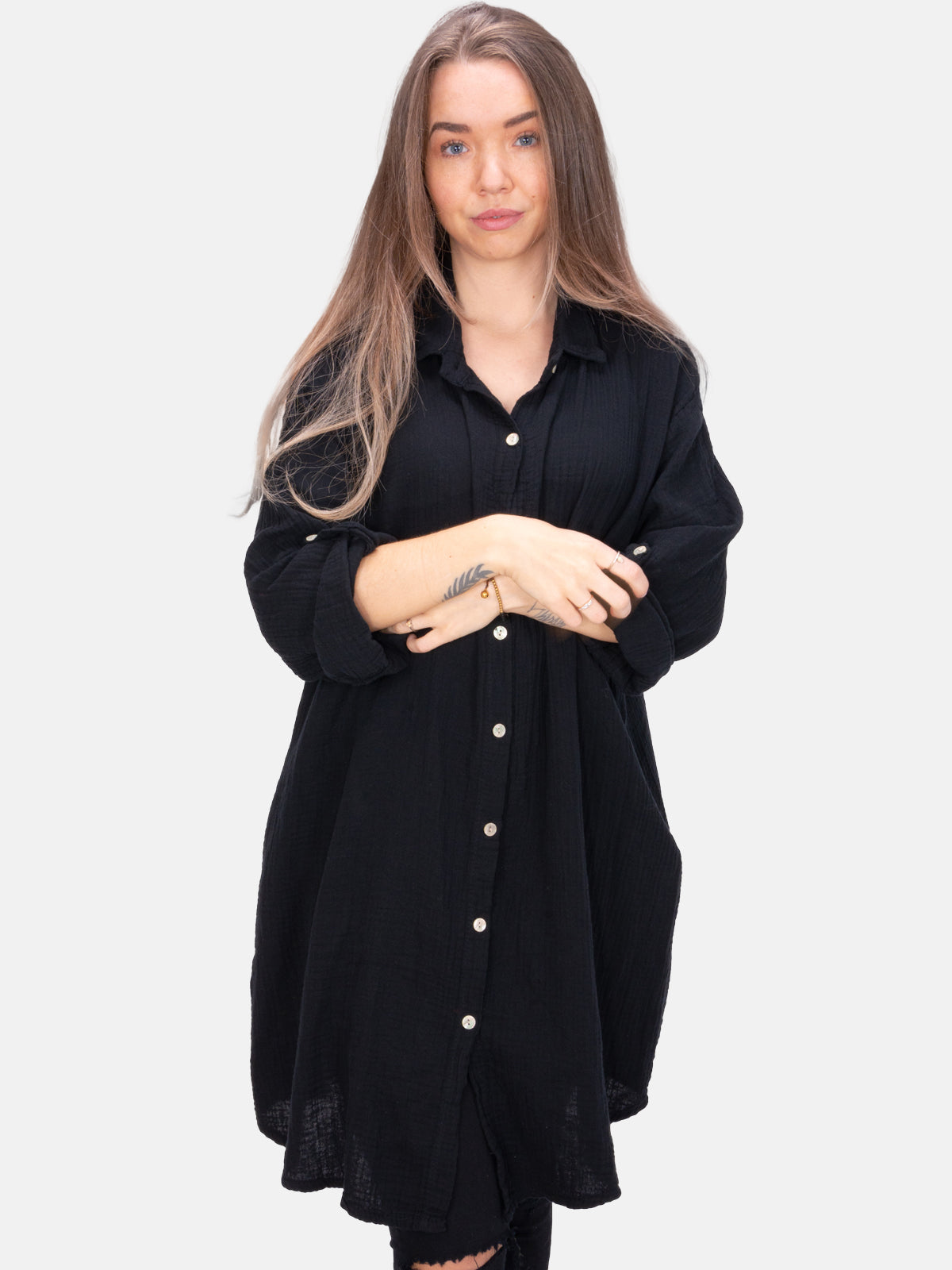 Musselinbluse mit Knopfverschluss & Taschen - schwarz - Jessy