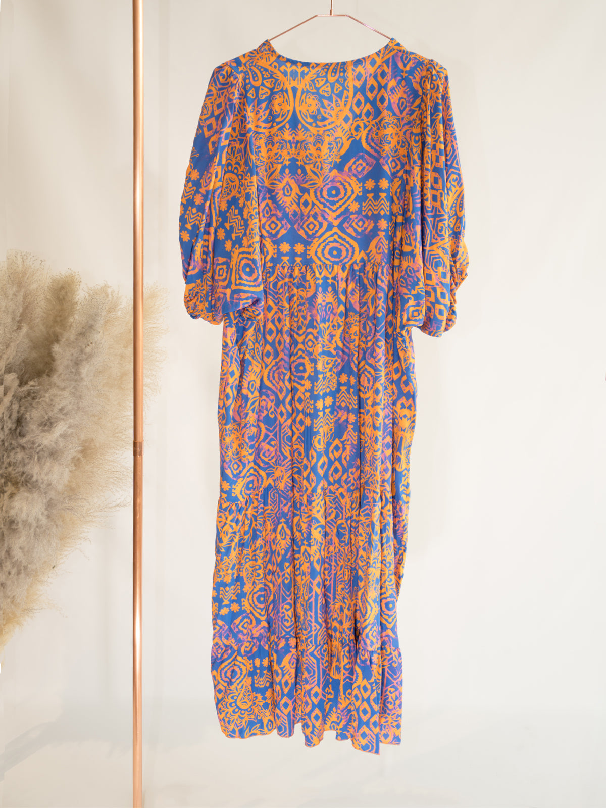 Langes Kleid mit Ballon Ärmel - blau orange - Kara