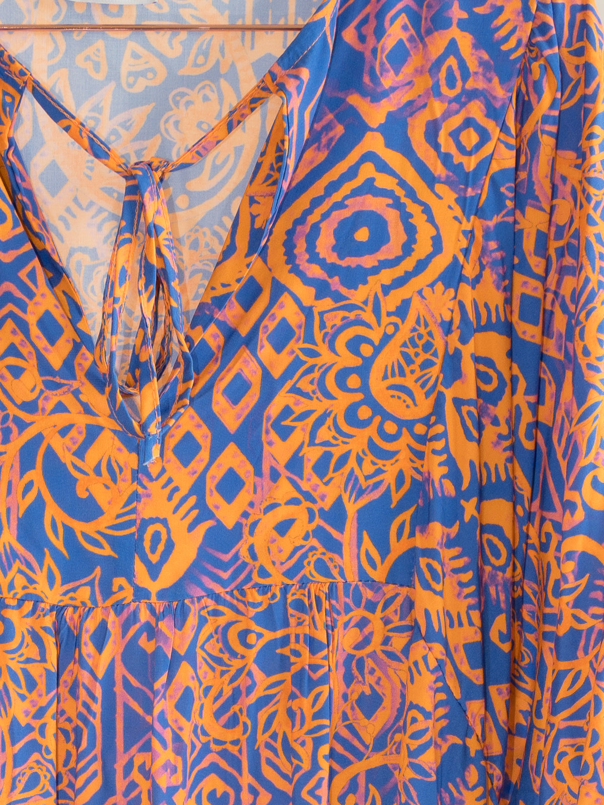 Langes Kleid mit Ballon Ärmel - blau orange - Kara