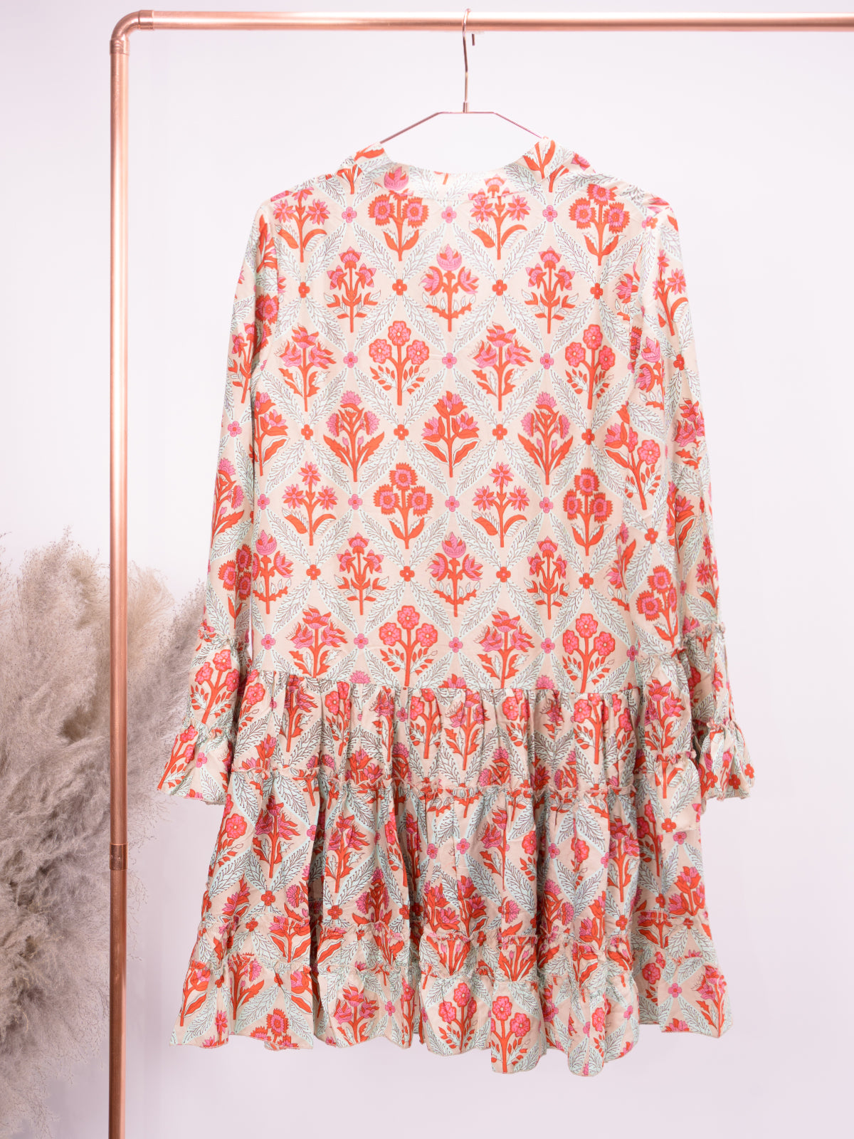 Kurzes Kleid aus 100% Seide - beige mit Blumenmuster - Angie