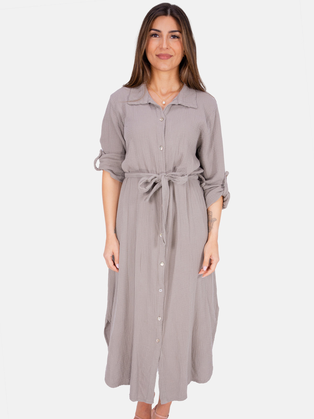 Langes Musselinkleid mit Bindegürtel - taupe - Victoria