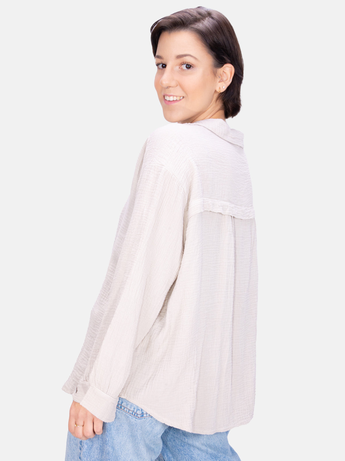 Kurze Musselin Hemdbluse mit Knöpfen - beige - Sasha