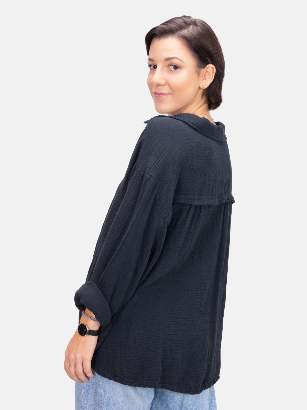 Kurze Musselin Hemdbluse mit Knöpfen - schwarz - Sasha