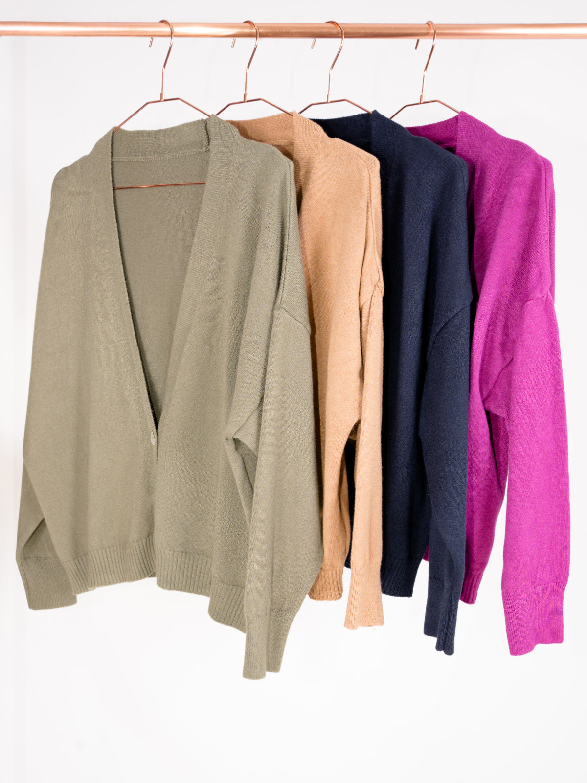 Kurzer Cardigan mit Knopfverschluss - mehrere Farben - Perla