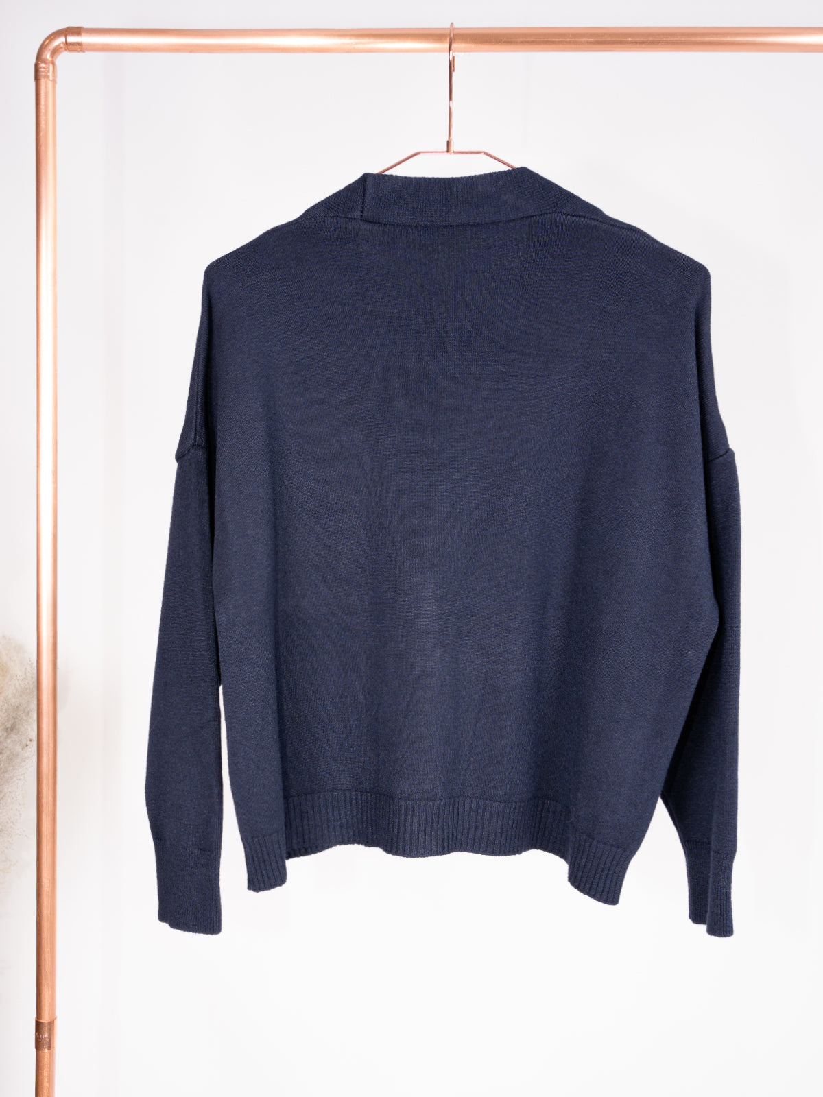 Kurzer Cardigan mit Knopfverschluss - mehrere Farben - Perla