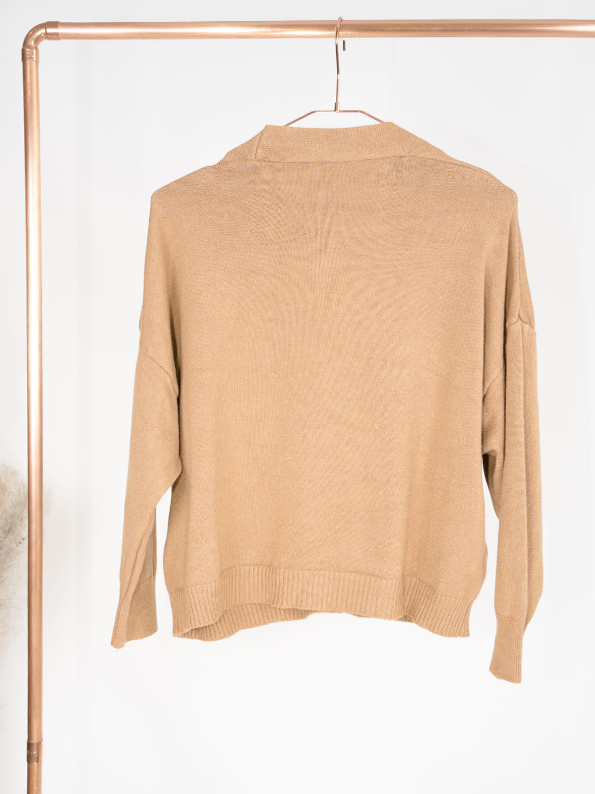Kurzer Cardigan mit Knopfverschluss - mehrere Farben - Perla