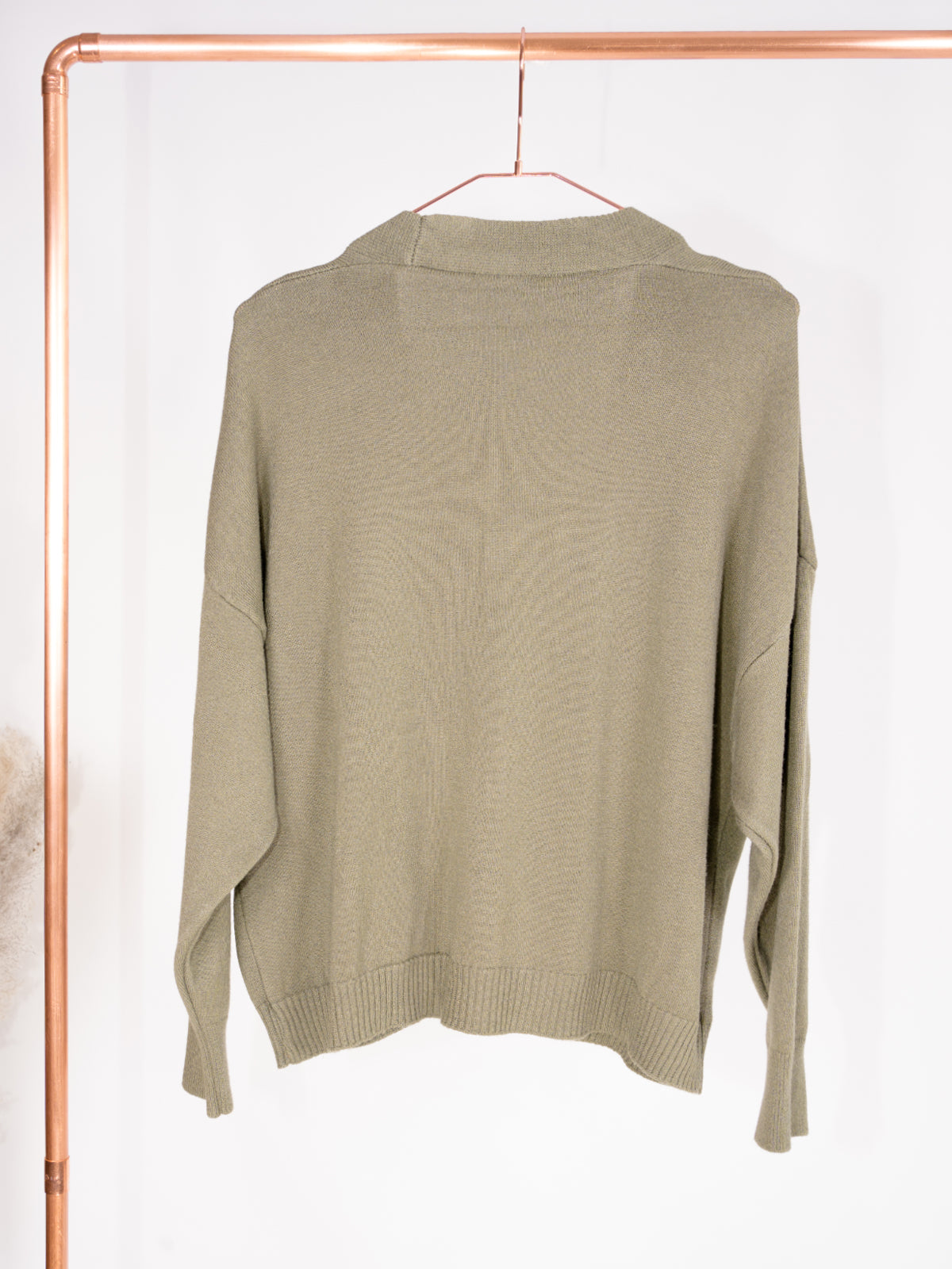 Kurzer Cardigan mit Knopfverschluss - mehrere Farben - Perla