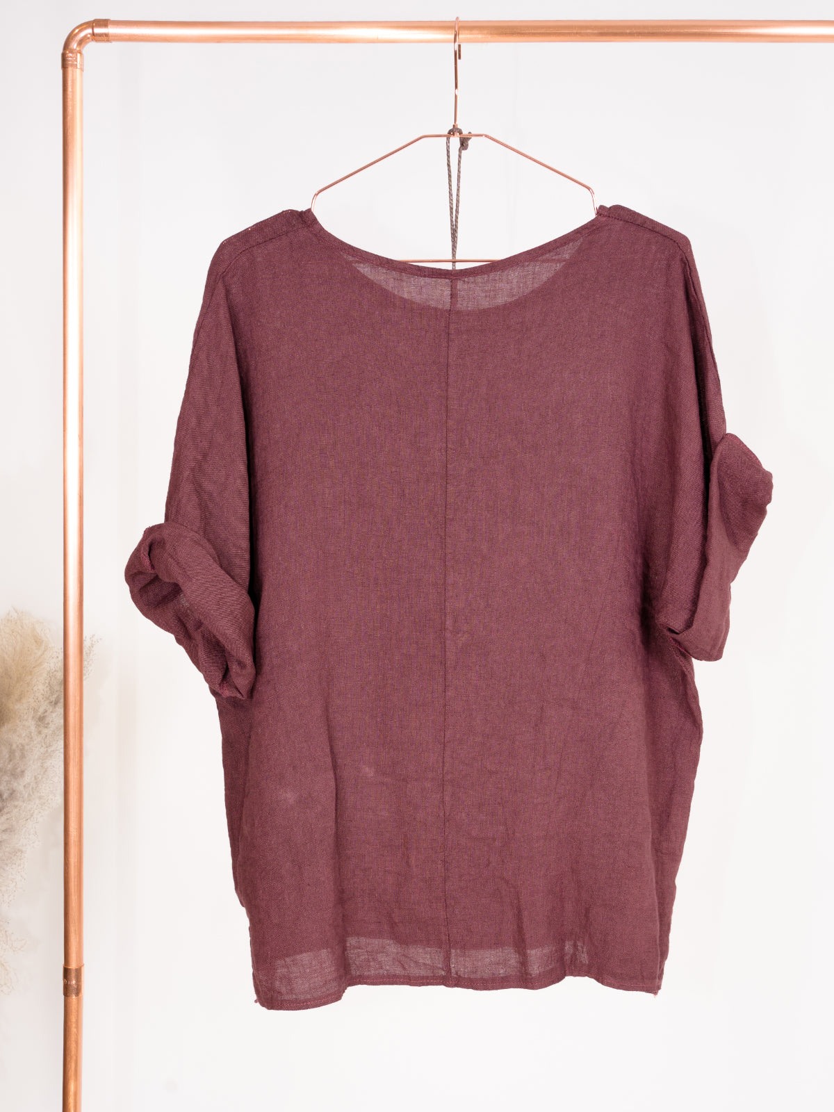 Kurze Leinenbluse mit U Boot Kragen und Kette - Lina