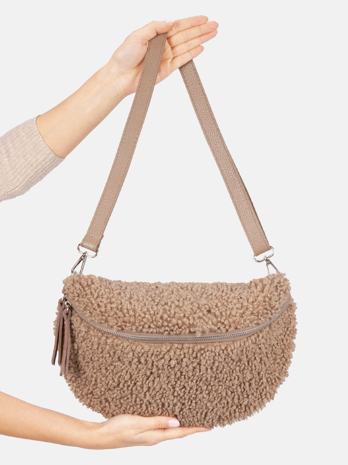 Stofftasche Crossbody Bag Size L - dark taupe - Fluffy