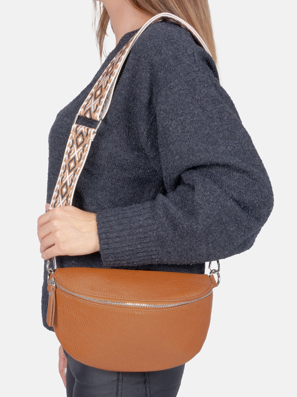 Mittelgroße Crossbody Gürteltasche aus 100% Leder - cognac - Helen