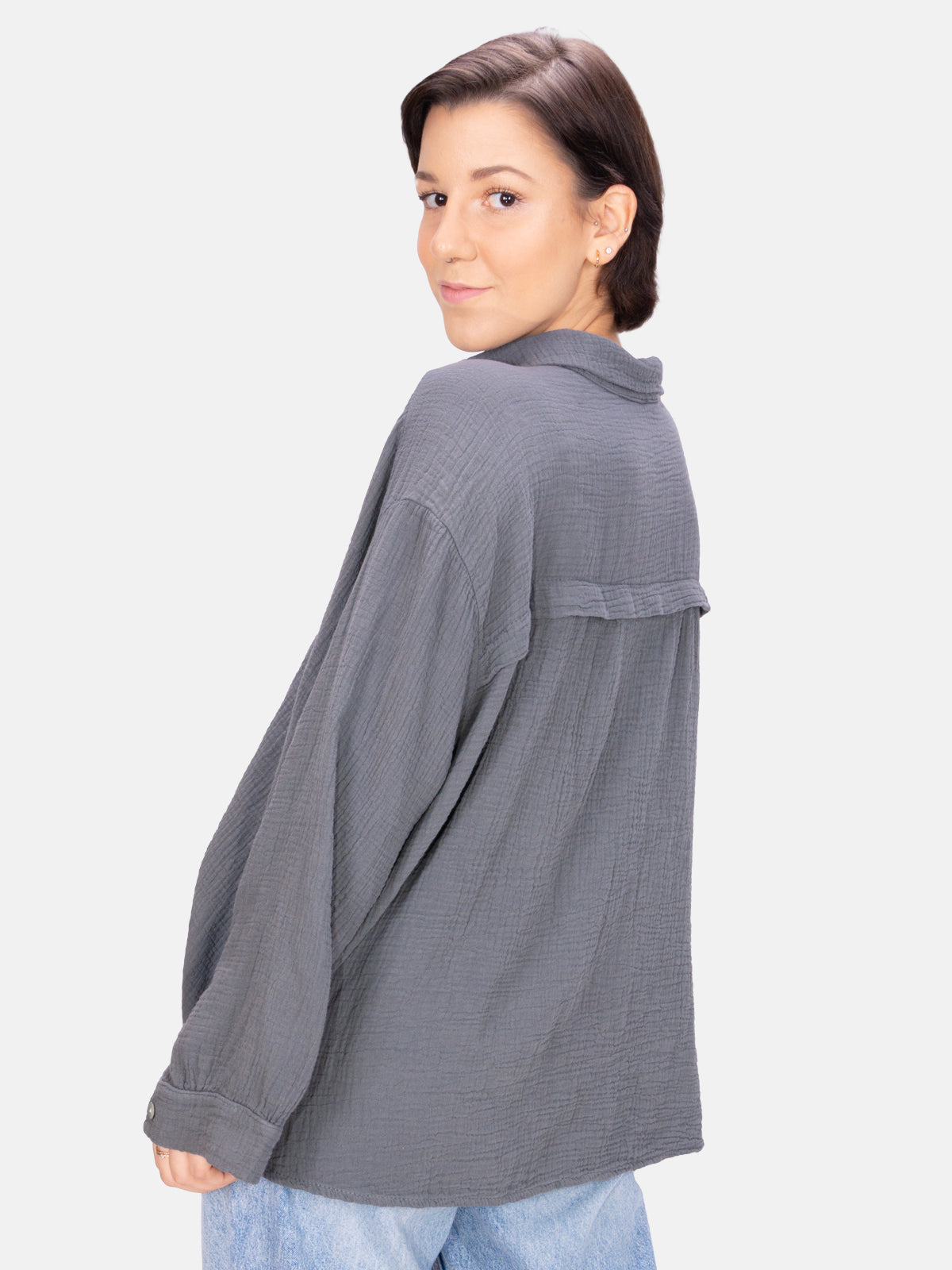 Kurze Musselin Hemdbluse mit Knöpfen - dark grau - Sasha